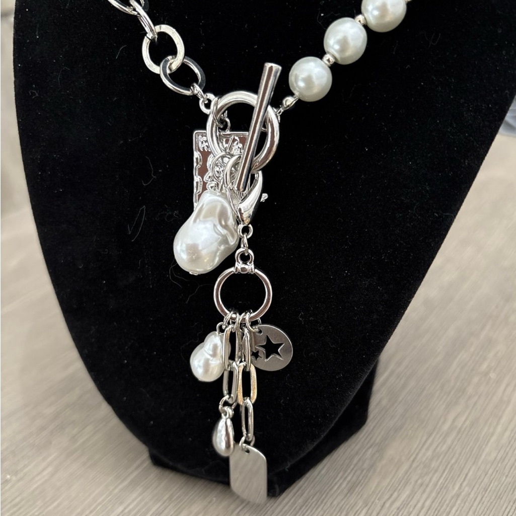 White Glass Pearl, Beads Cable Chain Charm Necklace 19 Inches In Silvertone